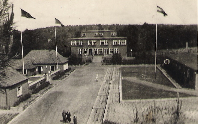 Jugendhof. Baracke + Sachgsenhaus