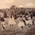 Tanz in den Parkanlagen des IH